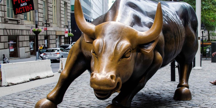 Byki z Wall Street: Jak testosteron dmucha bańki spekulacyjne