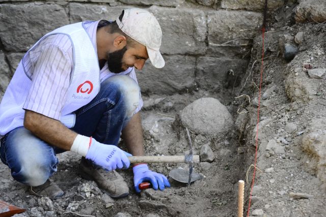 Liban: Syryjscy uchodźcy pomagają w pracach polskich archeologów
