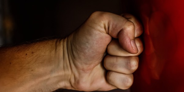 „Psychiczna męskość” zwiększa gotowość do agresji