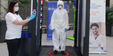 Bramy odkażające z Politechniki Śląskiej trafiły do małopolskich placówek medycznych