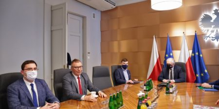 Przedsiębiorcy pominięci w tarczach upominają się o wsparcie