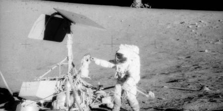 Kosmiczne śmieci czy bezcenne dziedzictwo?